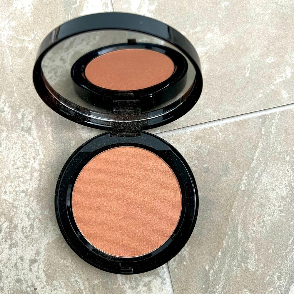 ⭐️NEW⭐️ bobbi brown illuminating bronzing powder